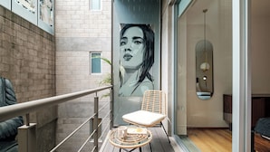 Apartemen Klasik, balkon, pemandangan kota | Teras/patio