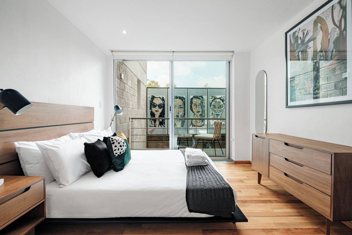 Comfort-Apartment, Balkon | Laptopgeeigneter Arbeitsplatz, Verdunkelungsvorhänge