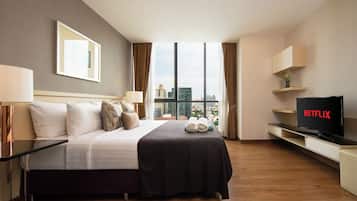 2 bedrooms, in-room safe, desk, iron/ironing board