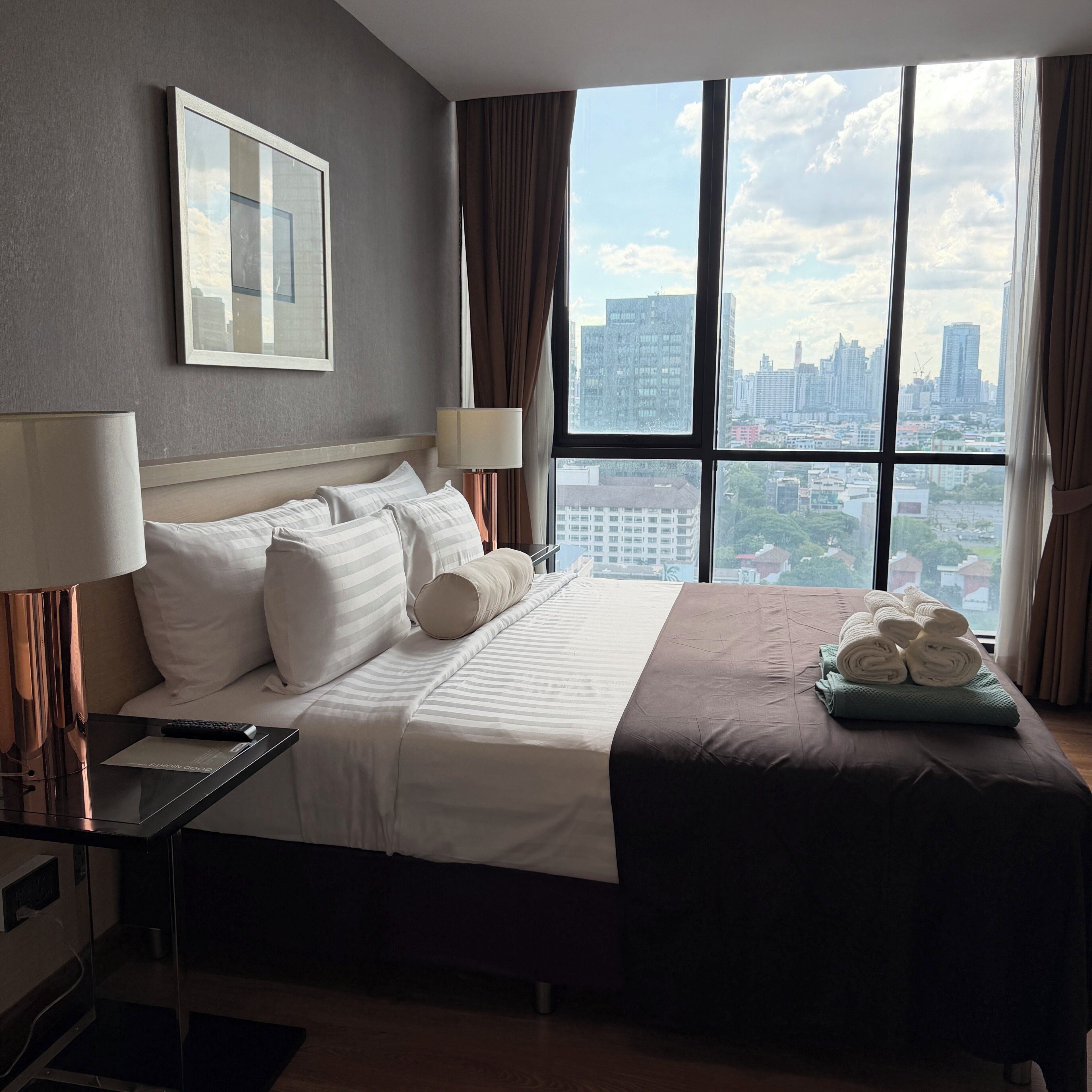 2 bedrooms, in-room safe, desk, iron/ironing board