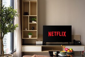 TV - City View · Pool, Gym, Fast Wi-Fi (Watthana)