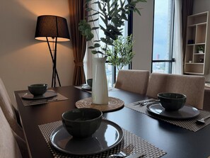 Dining - City View · Pool, Gym, Fast Wi-Fi (Watthana)
