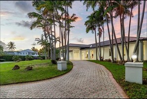Exterior - La estrella (Miami)