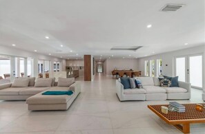 Interior - La estrella (Miami)