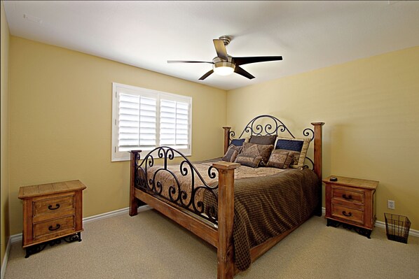 Room - Spacious 3-bedroom house in quaint Glendale with AC (Glendale)
