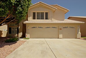Exterior - Spacious 3-bedroom house in quaint Glendale with AC (Glendale)