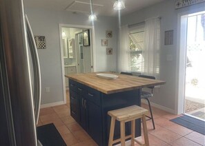 Dining - 1 bedroom apartment with AC Pompano Suite (Saint James City)