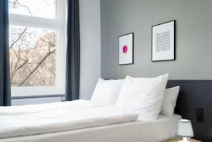 4 Schlafzimmer, Zimmersafe, Schreibtisch, Bügeleisen/Bügelbrett