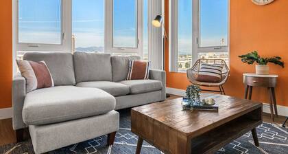 Stylish Haven with Scenic DTLA Views & Parking - Walking to Little Tokyo