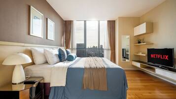 2 bedrooms, desk, iron/ironing board, WiFi