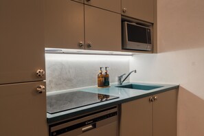 A kitchen with a built-in microwave, a sink, and a dishwasher. - Casa Giada: a romantic little house on the lakefront (Varenna)