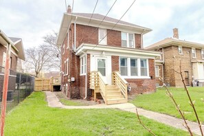 Exterior - Historic Home Downtown Gary Near BP/80/94 Hospital (Gary)