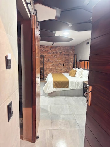 Van Gogh Airport Hotel