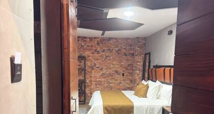 Van Gogh Airport Hotel