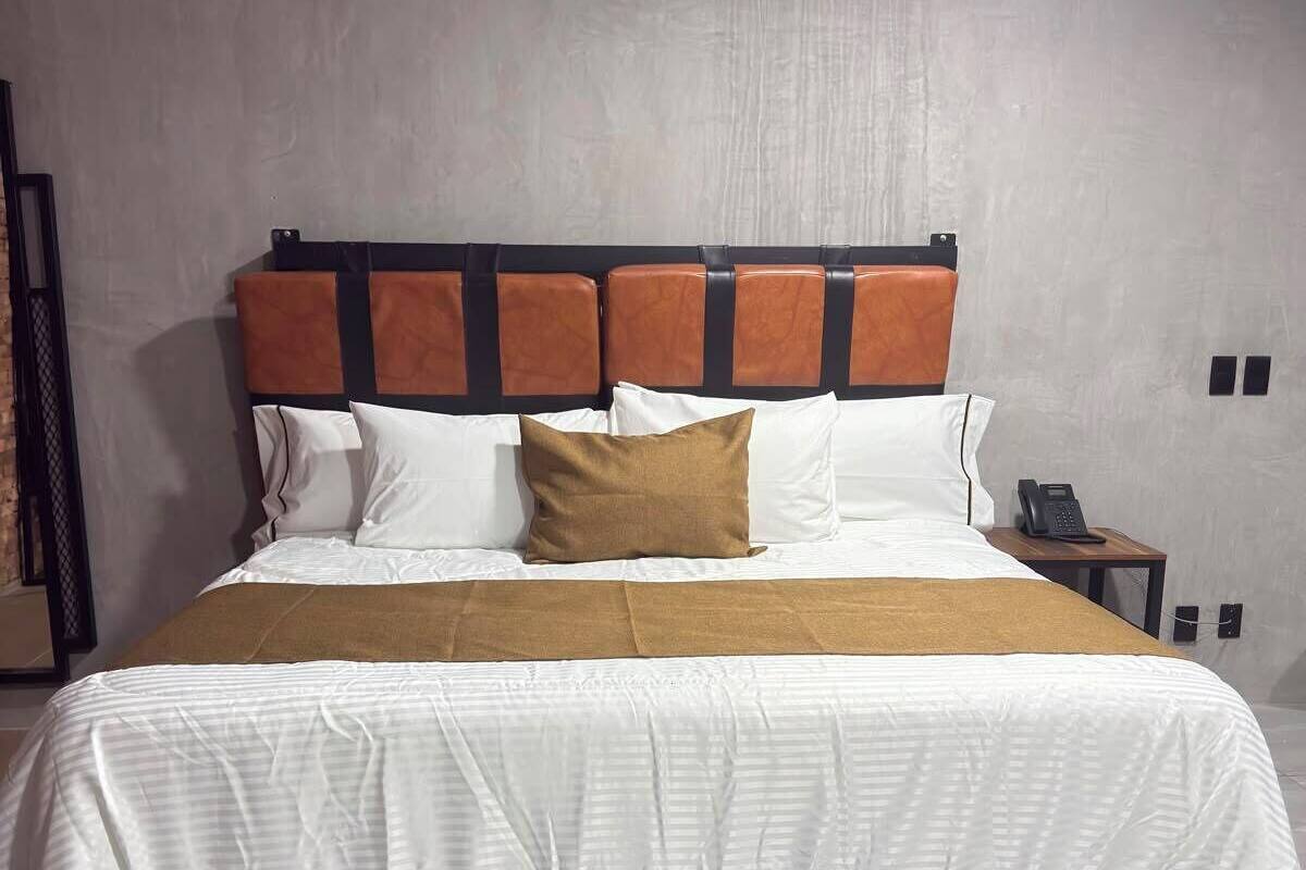 Junior Room | In-room safe, desk, laptop workspace, blackout drapes