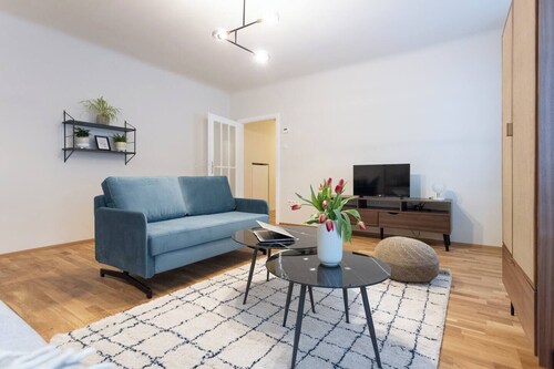 Chic 1-Bed Apt Walk to Historic Centre