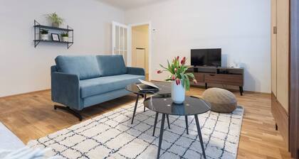 Chic 1-Bed Apt Walk to Historic Centre