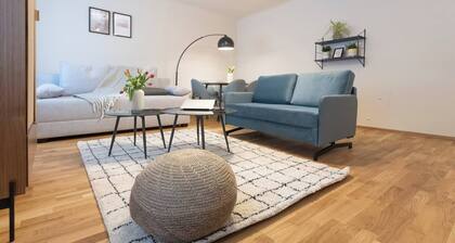 Chic 1-Bed Apt Walk to Historic Centre