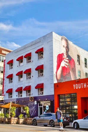 Exterior - Stylish Art District Retreat | Walk to little Tokyo (Los Angeles)