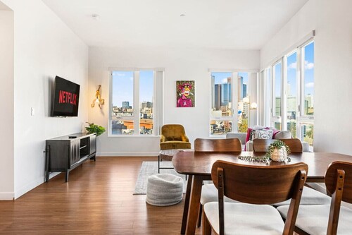 Stylish Art District Retreat | Walk to little Tokyo