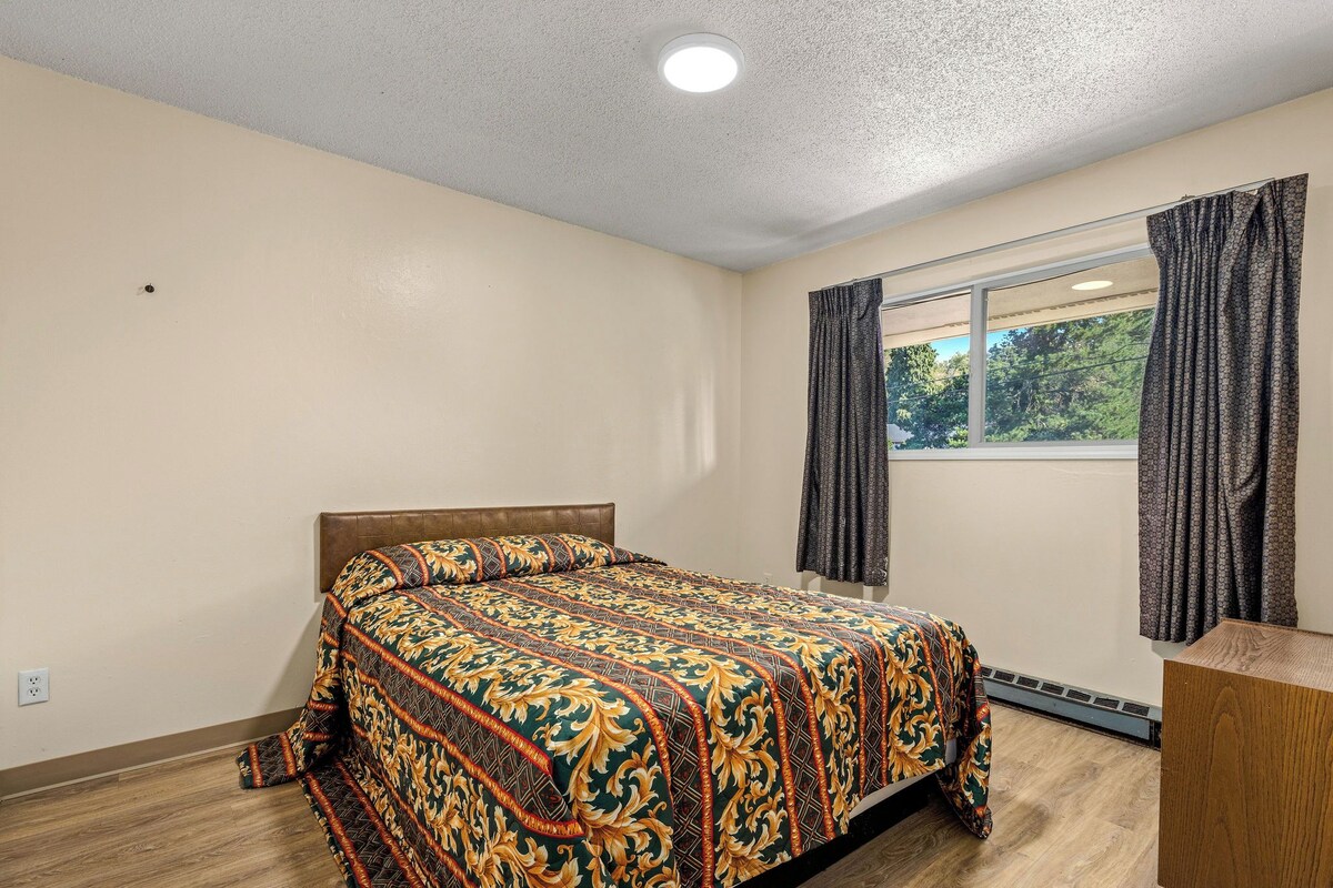 Suite, Multiple Beds | Desk, WiFi (free)