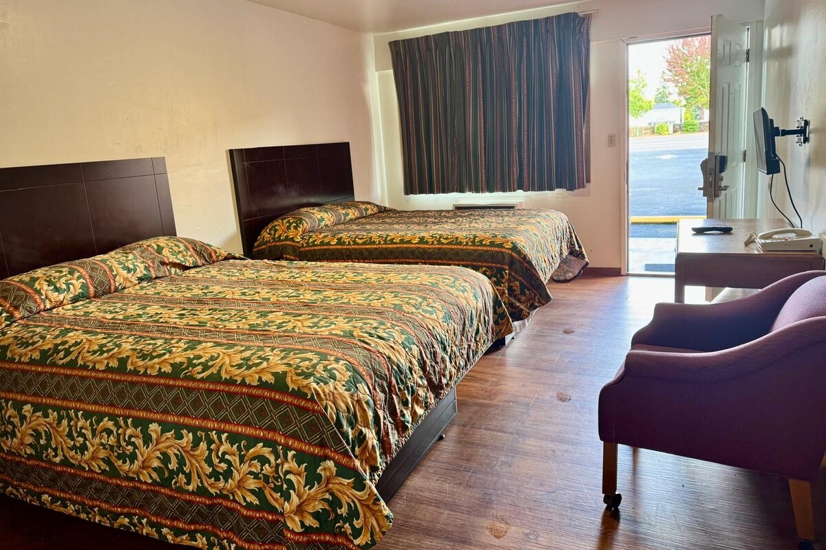 Room, 2 Queen Beds | Desk, WiFi (free)