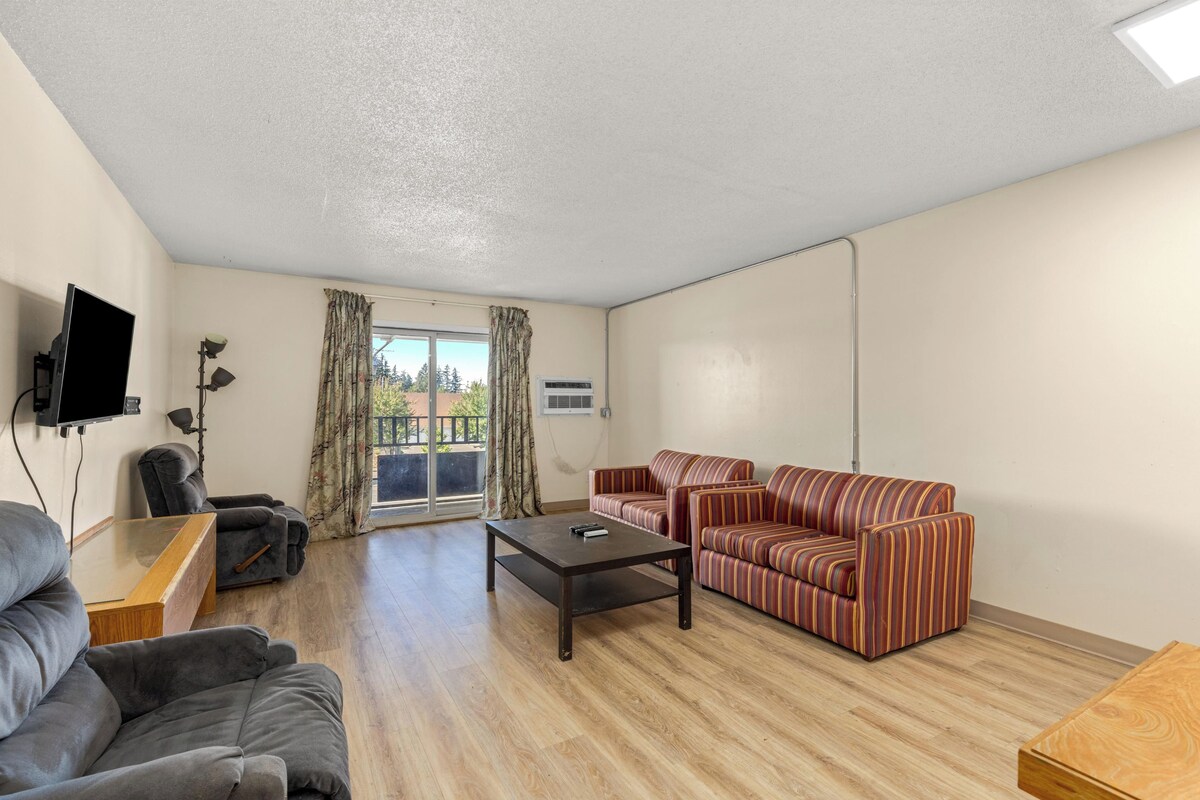 Premium bedding, desk, free WiFi, bed sheets