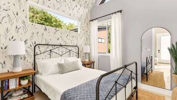 Iron/ironing board, travel cot, WiFi, bed sheets