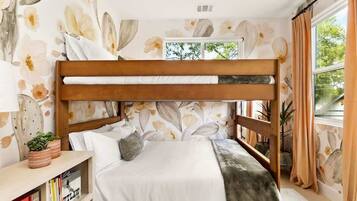 8 Schlafzimmer, Bügeleisen/Bügelbrett, Reisekinderbett, WLAN
