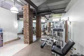 Fitness facility - Urban Cowboy Loft - 2 Kings - Walk Downtown - Pool (Fort Worth)