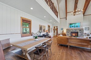 Dining - Luxury Mountain Retreat at Lake Burton Sunset Views 5 mins from Marina (Tiger)