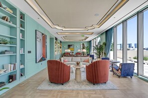 Interior - New Designer Condo - Rooftop Pool, Spa & Views (Miami)