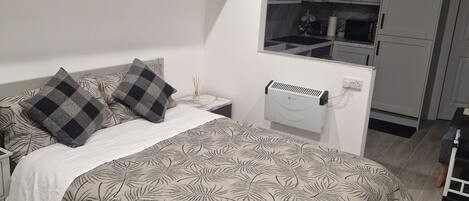 1 bedroom, iron/ironing board, Internet