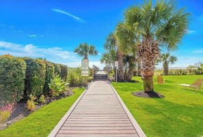 Property grounds - Oceanfront Condo with Balcony, Pools & Walk to Boardwalk (Myrtle Beach)