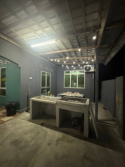 3-bedroom bungalow Seaview Homestay enchanting Mersing with cool AC and pool