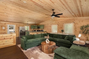 TV, stereo - Major's Retreat, Hot Tub, Sauna, Games, Near Bryce (Basye)