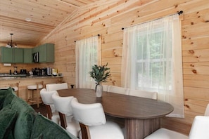 Dining - Major's Retreat, Hot Tub, Sauna, Games, Near Bryce (Basye)