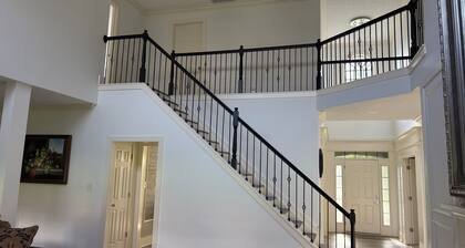 Beautiful Full of Light 6 Bedroom's House