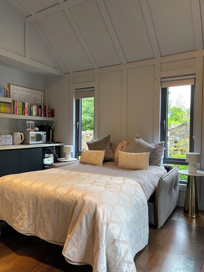 Stone Lodge Garden Retreat