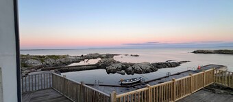 The Atlantic on Your Doorstep. The Point by the Sea. Charming house in Carraroe