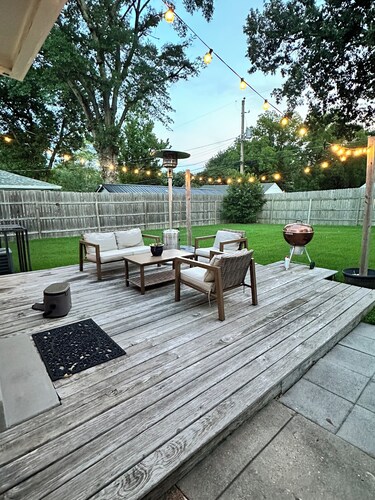 Pet friendly High Point Terrace Gem-Backyard Oasis