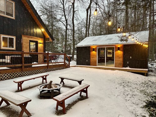 Black Timber Chalet - Hot Tub - Game Room