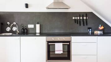Kühlschrank, Ofen, Herdplatte, Geschirrspüler