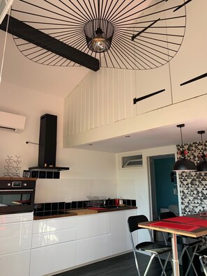 Dining - Close to the forest, the beaches of Seignosse, and golf courses—a lovely one-bedroom apartment in a quiet neighborhood (TOSSE)