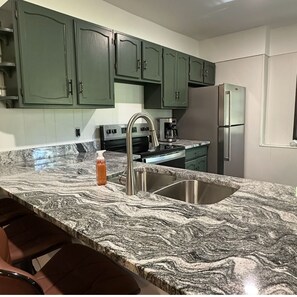 Private kitchen - 3-Bedroom Cabin for rest & retreat (Gladwin)