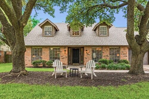 Custom Home-12 Min Walk to A&M/Kyle Field-Sleep 14