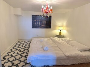 Tabla de planchar con plancha, Internet, ropa de cama