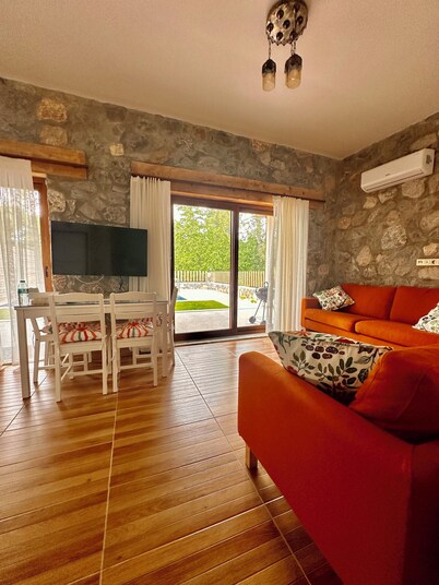 Fabulous 2-Bedroom&Bathroom New Stone Villa With Private Pool&AC in Dalaman