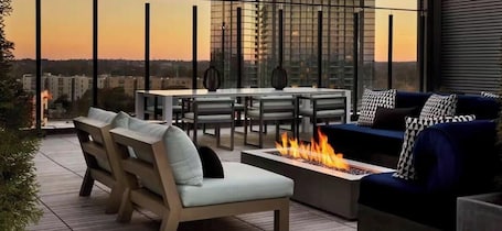 Glam Stay Atlanta Luxury Glam Suite Salon Station Free Parking Pool and Gym
