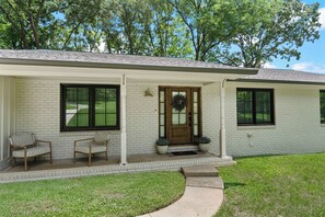 Exterior - Renovated Ranch | 3 King Beds Near KSU (Marietta)